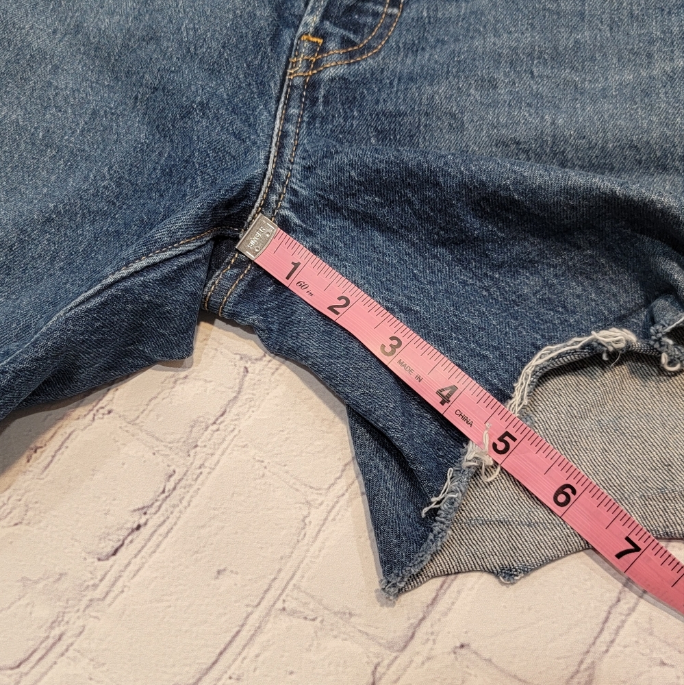Levi's Premium Quality 501 Slouchy Bermuda Jean Cut Off High Rise Shorts 28 - Picture 13 of 13